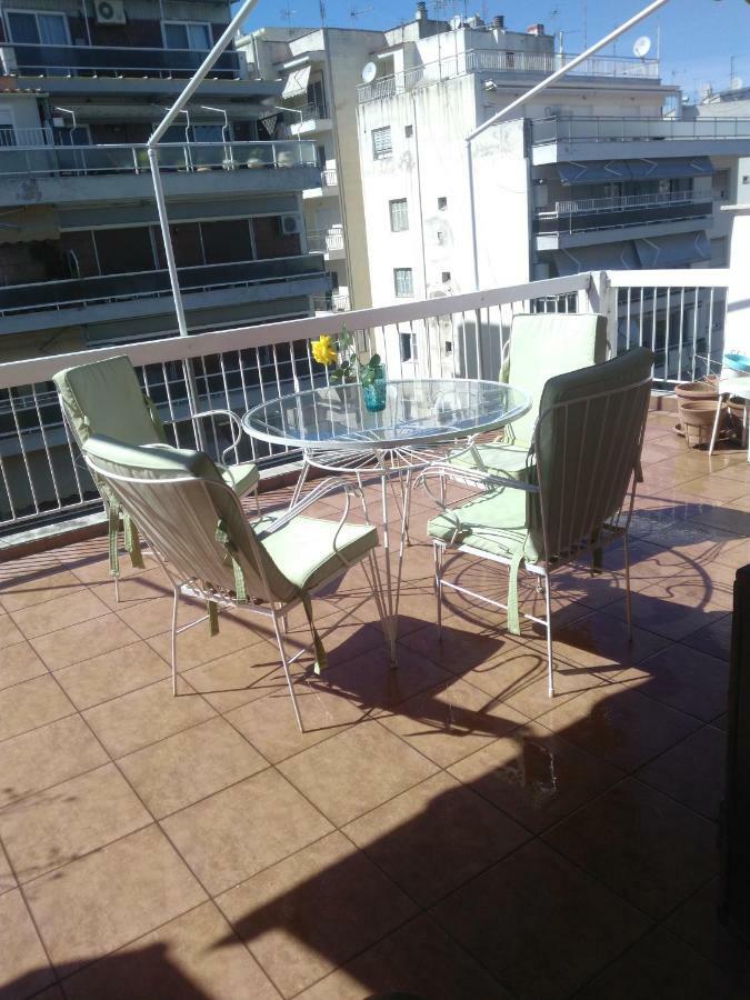 Apartamento Cozy Penthouse Next To Metro Station Tesalónica Exterior foto